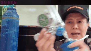 Việt Hương lên tiếng việc người bệnh xài bình oxy không trả lại còn đem bán, gây khó khăn cho đội từ thiện giữa mùa dịch-2