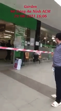 Người đàn ông tự xưng ban chỉ đạo quận 7 gây náo loạn siêu thị khi không mua được thực phẩm-1