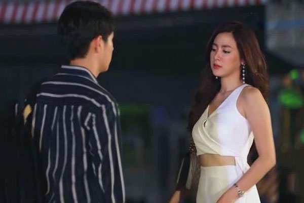 Kiệt sức chăm mẹ chồng ốm, vợ bàng hoàng khi nghe được lời chồng nói với bạn và cách xử lý cứng rắn của cô-1