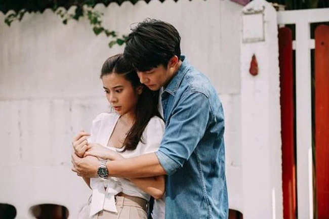 Vừa đẩy cửa phòng, tôi hoảng sợ khi thấy bạn trai nằm trên sàn nhà bừa bộn, xung quanh là mùi hôi nồng nặc-1