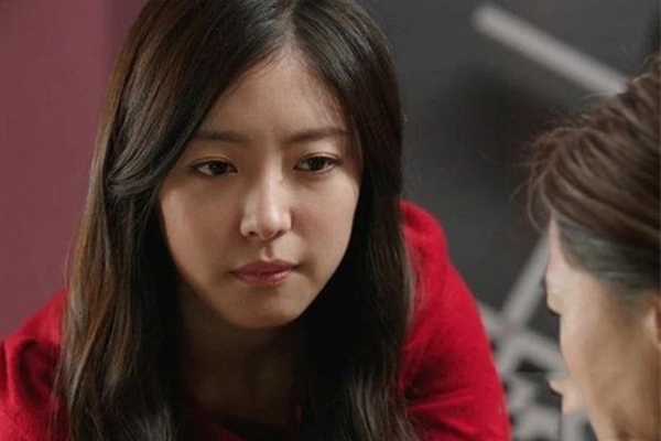 Lo tiền chữa bệnh cho mẹ ốm bệnh nhưng sau khi ra viện, con gái không giữ được bình tĩnh khi nghe 1 quyết định của bà-1