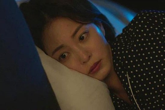 Lúc bệnh nặng nguy kịch, chồng đưa cho tôi cuốn sổ tiết kiệm 500 triệu cùng với một điều kiện khó tin