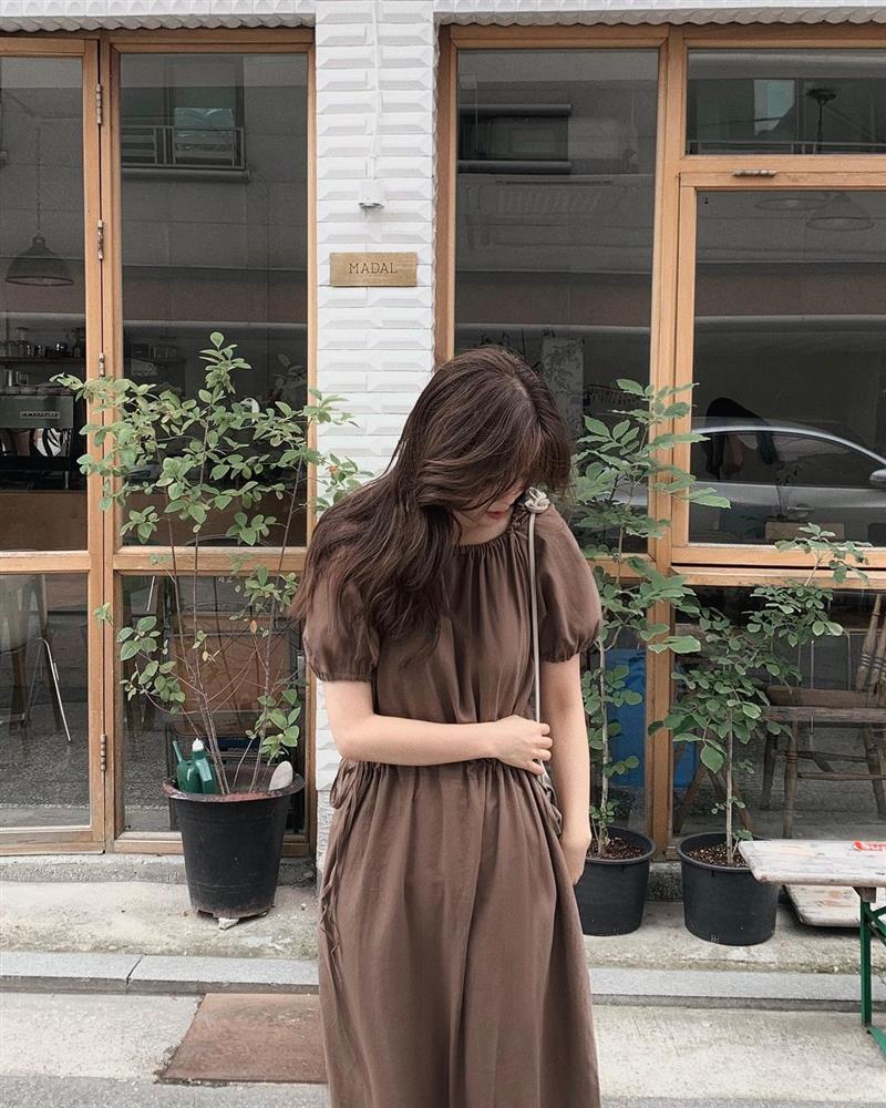 5 xu hướng váy dài mùa thu 2021: Kiểu nào kiểu nấy đều sang, chị em sắm thiếu là thiệt-7