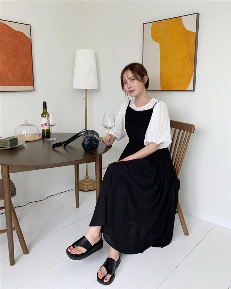 5 xu hướng váy dài mùa thu 2021: Kiểu nào kiểu nấy đều sang, chị em sắm thiếu là thiệt-21