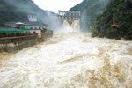 Chùm ảnh: Mưa lũ kỷ lục càn quét Trung Quốc, nhiều ngôi nhà bị nhấn chìm khiến người dân buộc phải di tản-14