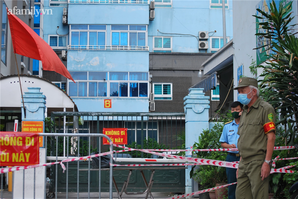Hà Nội: Phong tỏa tạm thời cửa hàng tiện lợi và chung cư trên phố Lê Trọng Tấn liên quan ca dương tính SARS-CoV-2-2