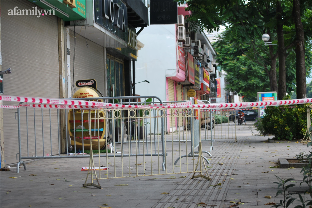 Hà Nội: Phong tỏa tạm thời cửa hàng tiện lợi và chung cư trên phố Lê Trọng Tấn liên quan ca dương tính SARS-CoV-2-8