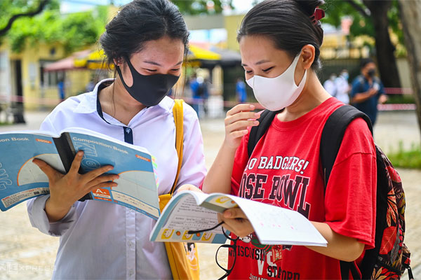 Nghi vấn đề thi THPT bất thường: Lộ, lọt, hay lỗ hổng từ quy trình ra đề?-2