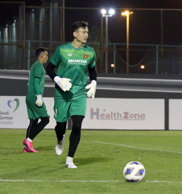 Đặng Văn Lâm: Tôi luôn mong muốn cống hiến hết sức cho đội tuyển nhưng quyết định cuối cùng là ở thầy Park-2