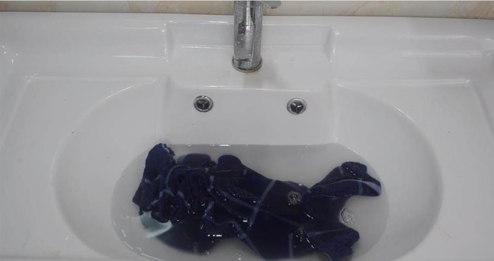 Dùng một nắm muối cho phòng tắm quả là điều tuyệt vời, bạn có thể tiết kiệm tiền triệu đồng mỗi năm, hãy thử ngay!-2