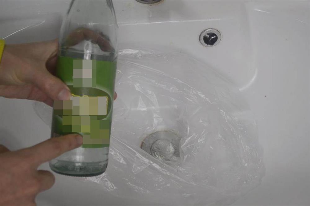 Dùng một nắm muối cho phòng tắm quả là điều tuyệt vời, bạn có thể tiết kiệm tiền triệu đồng mỗi năm, hãy thử ngay!-3