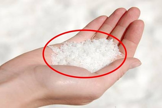 Dùng một nắm muối cho phòng tắm quả là điều tuyệt vời, bạn có thể tiết kiệm tiền triệu đồng mỗi năm, hãy thử ngay!