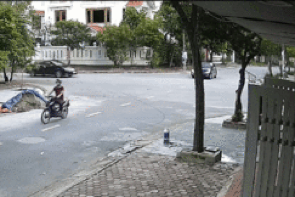 Nữ tài xế lái xe ‘đi như ăn cướp’ gây tai nạn tại ngã tư