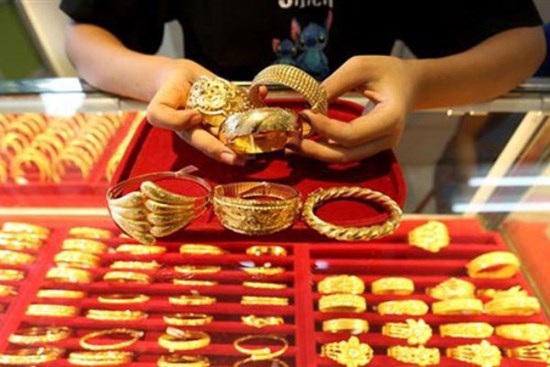 Mua vàng trong nước lúc này lỗ ngay tiền triệu