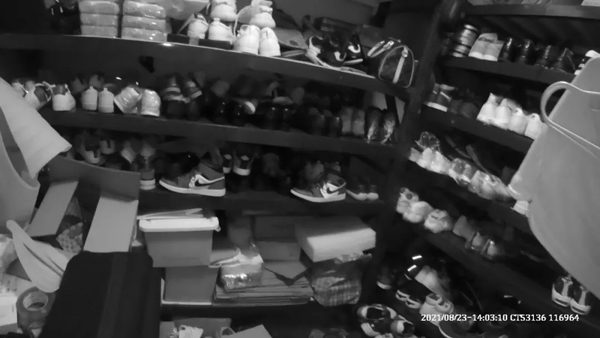 Bà thím giả danh gái xinh yêu đương trực tuyến, sống trong nhà trai trẻ suốt 3 năm-3