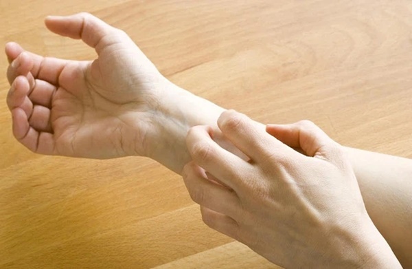 4 dấu hiệu trên bàn tay cảnh báo đường huyết cao nhưng thường bị người trẻ bỏ qua, không muốn bị tiểu đường thì nên kiểm tra ngay-1