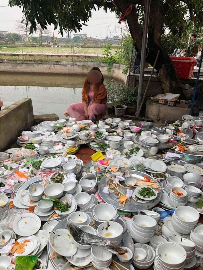Ôm bụng bầu 6 tháng rửa hàng chục mâm bát sau đám cưới, cô dâu đâu ngờ đó là sự khởi đầu cho cuộc sống hôn nhân đau khổ tận cùng!-1
