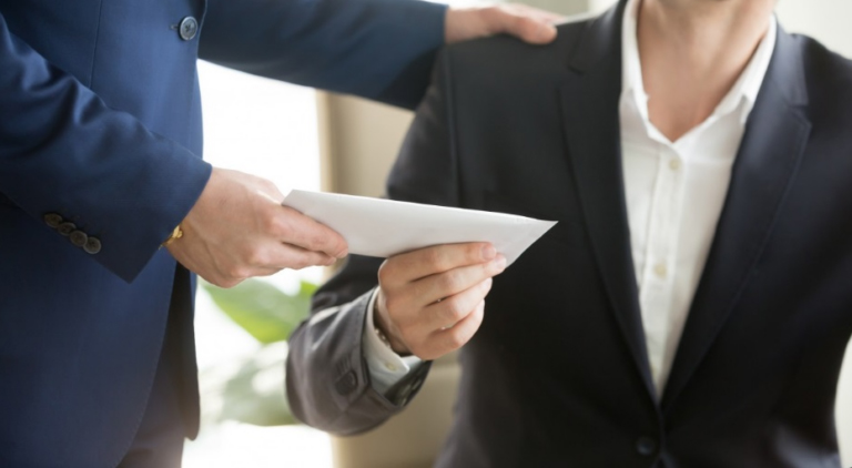 Xin việc lại vào trúng công ty tình cũ của vợ, tôi muối mặt quay về thì nhận được email nhận việc 30 triệu/tháng-2