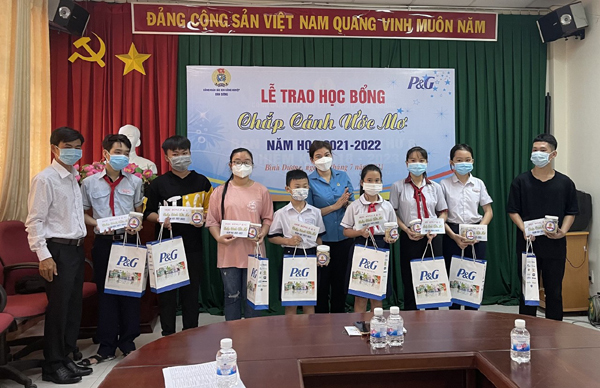 P&G Việt Nam, 25 năm ‘chắp cánh ước mơ’ cho học sinh nghèo hiếu học-1