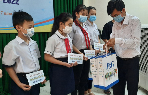P&G Việt Nam, 25 năm ‘chắp cánh ước mơ’ cho học sinh nghèo hiếu học-3