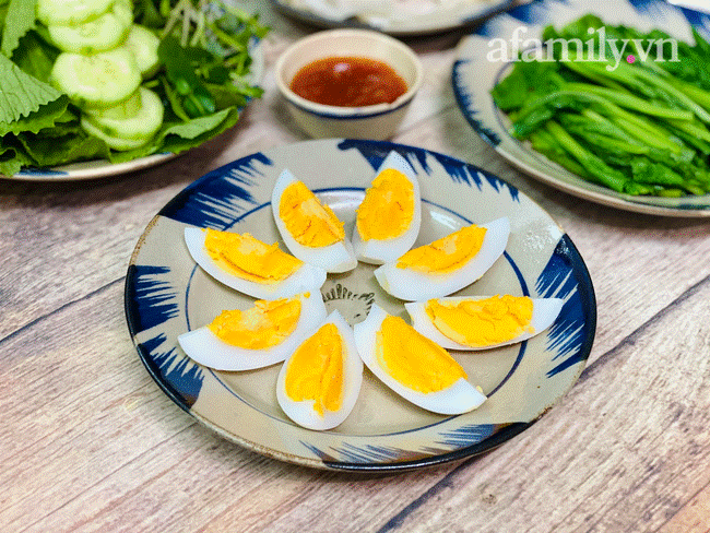 Chỉ dùng nồi cơm điện, mẹ đảm Nha Trang nấu thực đơn cơm tối 5 món cực nhanh mà ngon-5