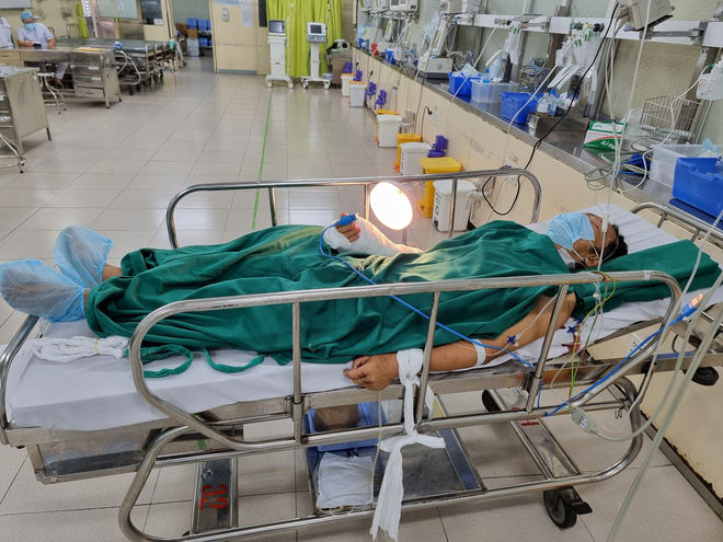 Sức khỏe hiện tại của người đàn ông bị nam tài xế chém đứt lìa tay khi đang chở F0 đi điều trị-2