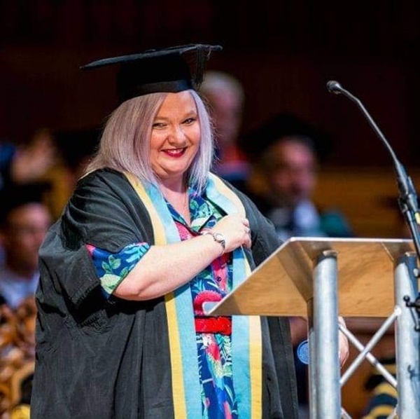 Câu chuyện đẫm nước mắt của cô gái bị lạm dụng tình dục từ nhỏ, mẹ hành nghề mại dâm: Máu và tóc vương vãi khắp nơi trong nhà-4