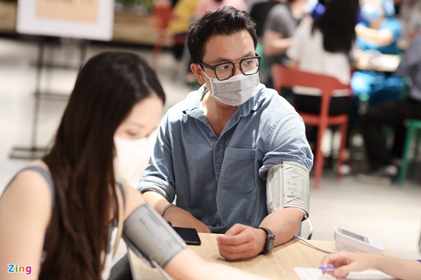 Chuyên gia đề xuất bỏ đo huyết áp trước khi tiêm vaccine Covid-19-1