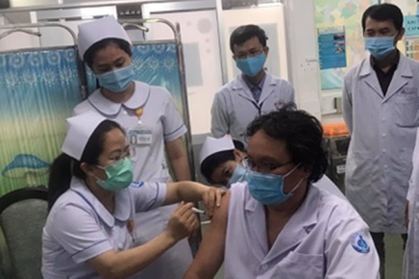 Chuyên gia đề xuất bỏ đo huyết áp trước khi tiêm vaccine Covid-19-3