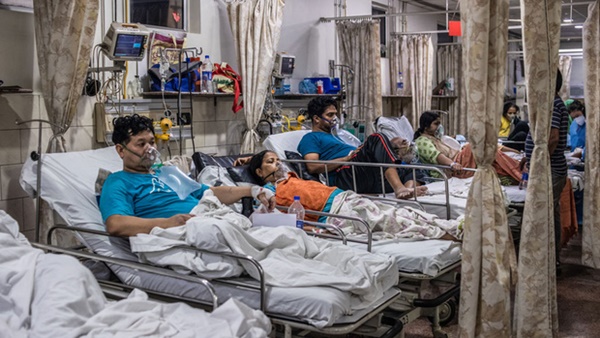 Mỹ sắp đi vào vết xe đổ của địa ngục Covid Ấn Độ: Bệnh viện quá tải, oxy cạn kiệt, thảm họa kép xuất hiện-2