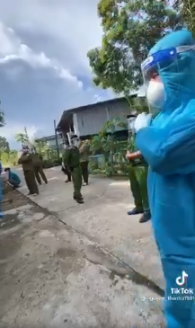 Người đàn ông F0 cố thủ trong nhà không chịu đi cách ly: Nếu có bệnh tôi cũng không lây cho ai hết-2