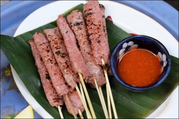 Không cần ra hàng vẫn được&nbsp;thưởng thức món nem nướng ngon đúng điệu, thơm ngon nức mũi-1