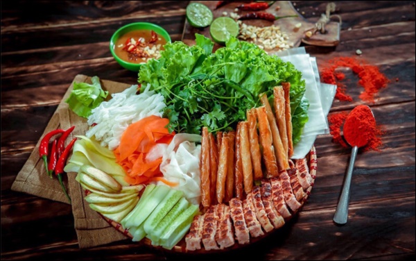 Không cần ra hàng vẫn được thưởng thức món nem nướng ngon đúng điệu, thơm ngon nức mũi-5