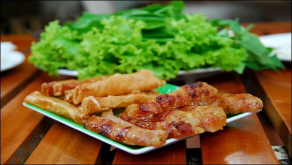 Không cần ra hàng vẫn được&nbsp;thưởng thức món nem nướng ngon đúng điệu, thơm ngon nức mũi-3