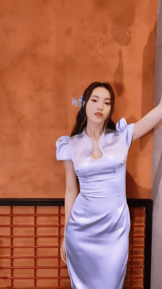 Ninh Dương Lan Ngọc diện sườn xám khiến netizen á ố, tắt app chỉnh ảnh thấy ngay body thật!-3