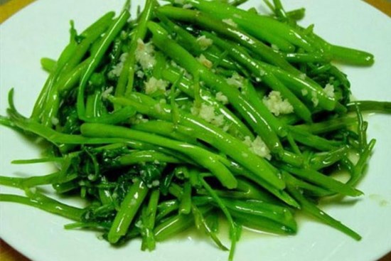 Làm theo đúng chỉ dẫn, rau nào xào cũng xanh mướt, giòn, đã ngon miệng còn đẹp mắt