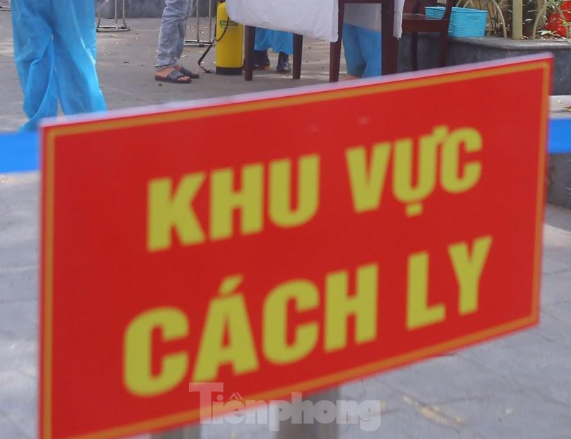 Hà Nội: Tìm người nhận sách giáo khoa ở Trường Tiểu học Đặng Trần Côn sau khi bảo vệ là F0-1