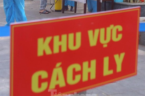 Hà Nội: Tìm người nhận sách giáo khoa ở Trường Tiểu học Đặng Trần Côn sau khi bảo vệ là F0