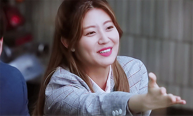 Sau đêm tân hôn phát hiện trên bụng vợ có dấu vết lạ, tôi la làng bị lừa, vợ tôi lại đủng đỉnh đáp một câu khiến tôi đỏ cháy mặt-1