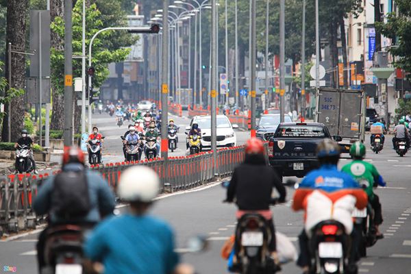 Đường phố TP.HCM đông đúc giờ cao điểm-2