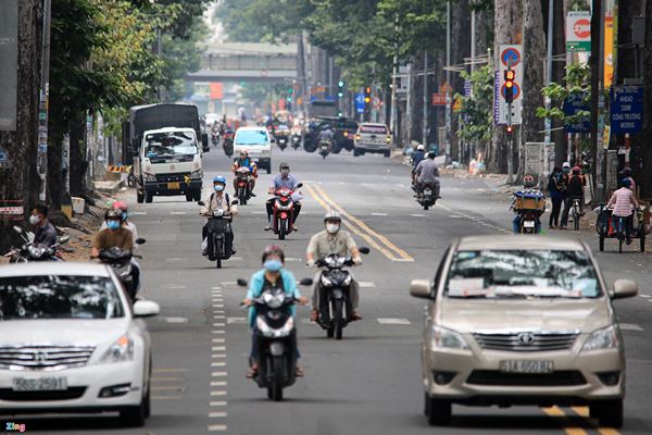 Đường phố TP.HCM đông đúc giờ cao điểm-3