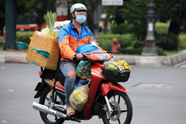 Đường phố TP.HCM đông đúc giờ cao điểm-8