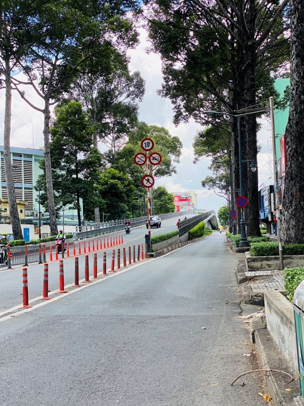 Sài Gòn, những ngày vừa đi vừa khóc-3