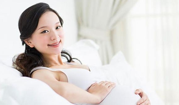 Nằm nghiêng bên trái khi mang thai là tư thế ngủ tốt nhất cho thai nhi, nhưng hầu hết các bà bầu đều áp dụng sai-4