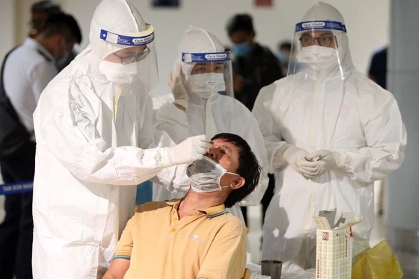 Nam Định: Phát hiện 10 ca dương tính SARS-CoV-2 tải lượng virus rất cao-1