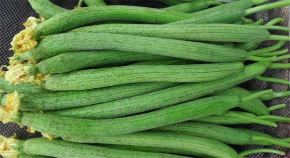 Mua mướp, chọn thẳng hay cong? Nên nhớ 3 mua 2 đừng mua để chọn mướp chuẩn tươi ngon-4