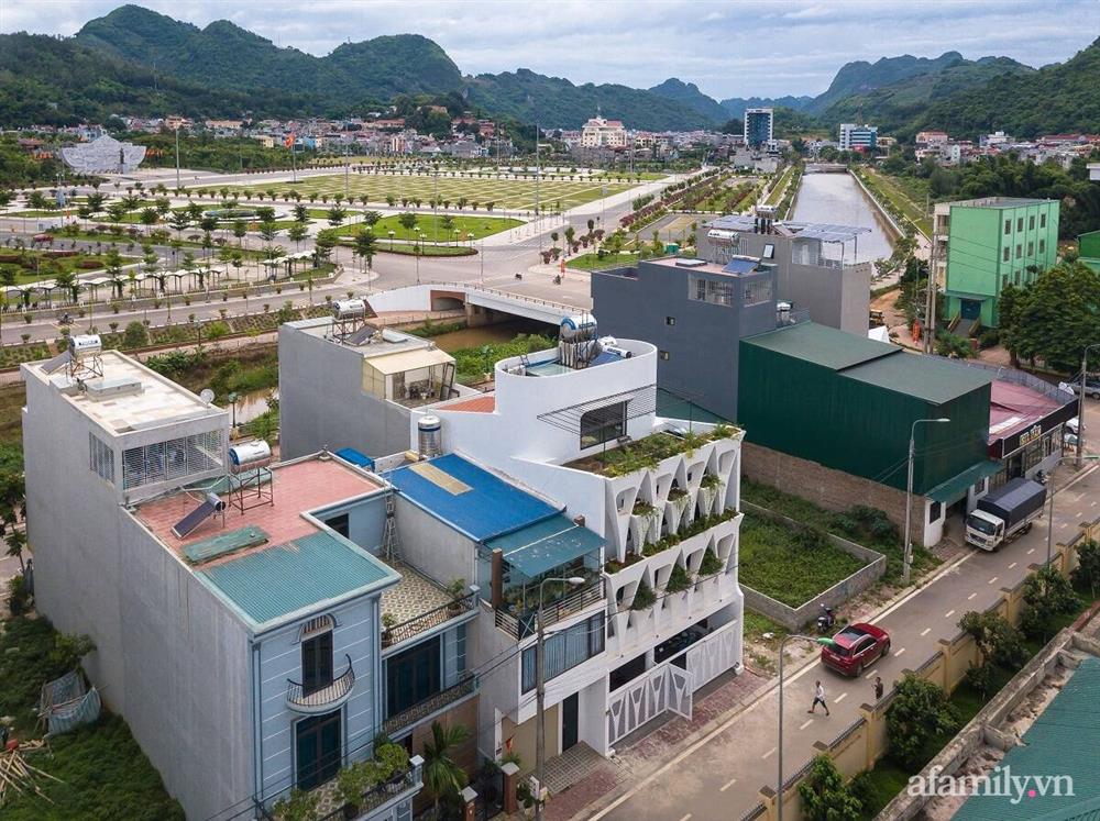 Nhà phố với mặt tiền độc đáo, phần lớn diện tích được thiết kế cho không gian sinh hoạt chung của gia đình 3 thế hệ ở Sơn La-1