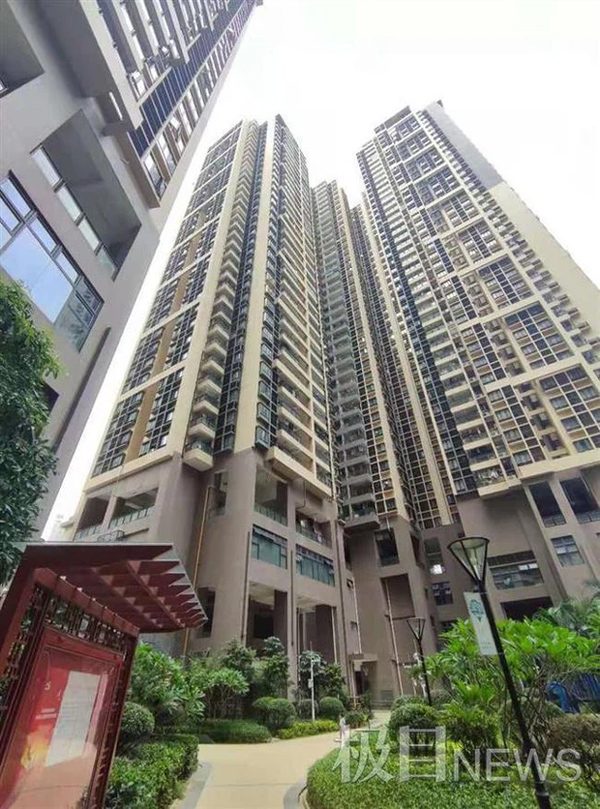 Clip thương tâm: Bé trai đu lan can tầng 22 rồi trượt tay rơi xuống đất tử vong tại chỗ, bố mẹ đều ở nhà nhưng tai nạn ám ảnh vẫn xảy ra-2