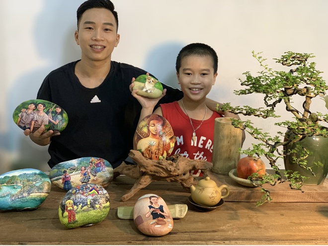 9X Hải Phòng biến đá cuội thành tiền nhờ tài múa bút-2