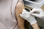 Moderna công bố lý do 1,6 triệu liều vaccine ở Nhật bị đình chỉ-2